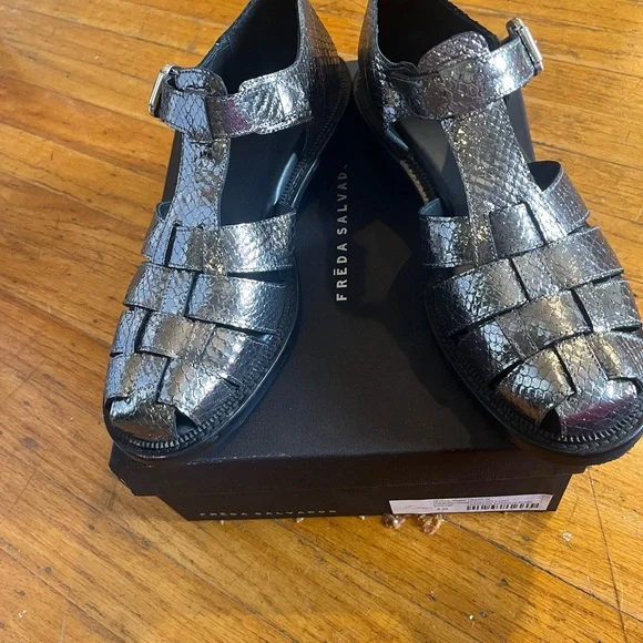 NEW FREDA SALVADOR women's dahlia sandals in silver worn twice - Picture 2 of 6